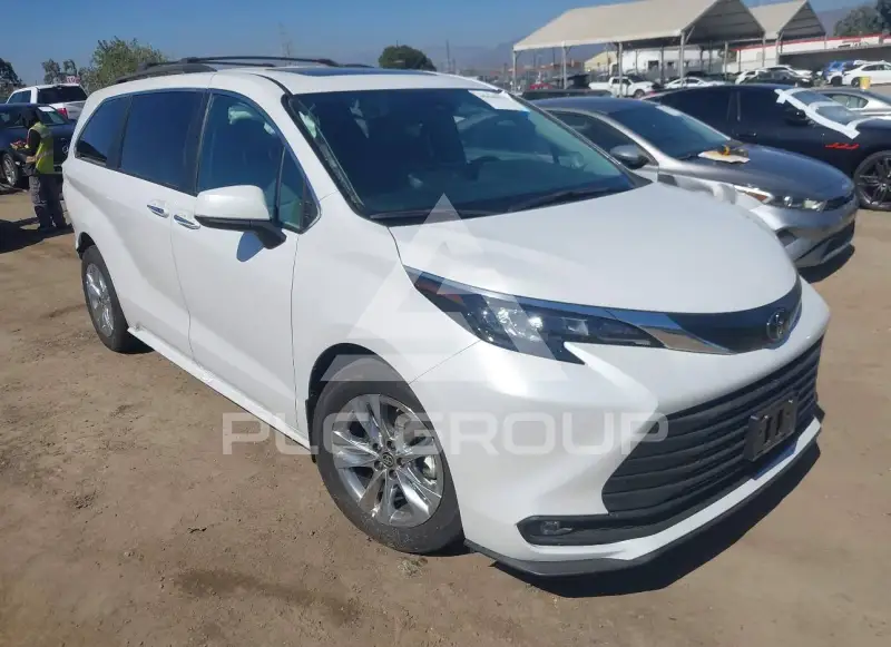 2026 Toyota SIENNA фото