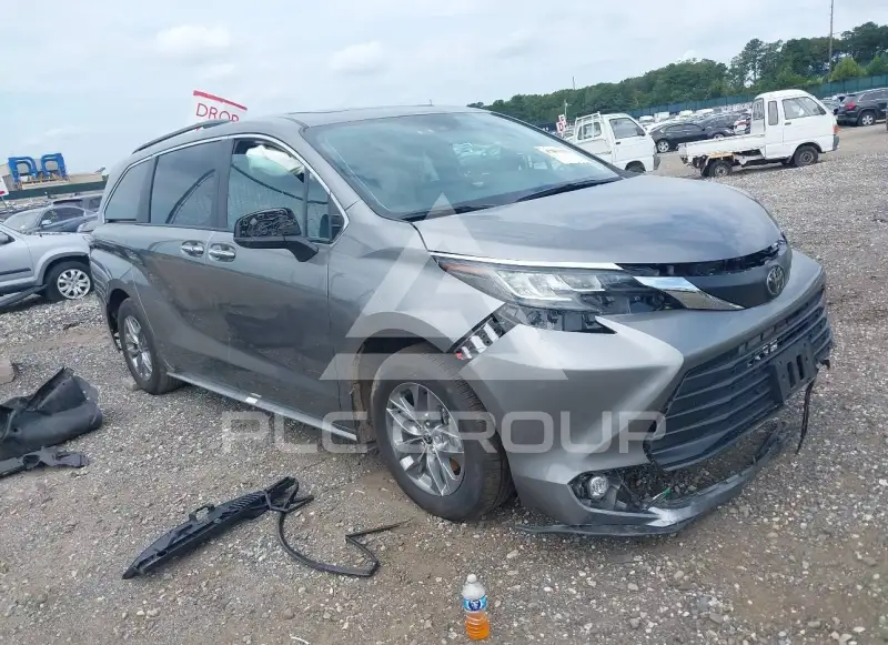 2026 Toyota SIENNA фото