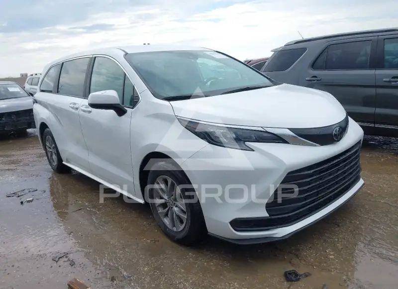 2026 Toyota SIENNA фото