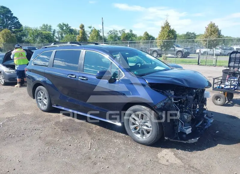 2026 Toyota SIENNA фото