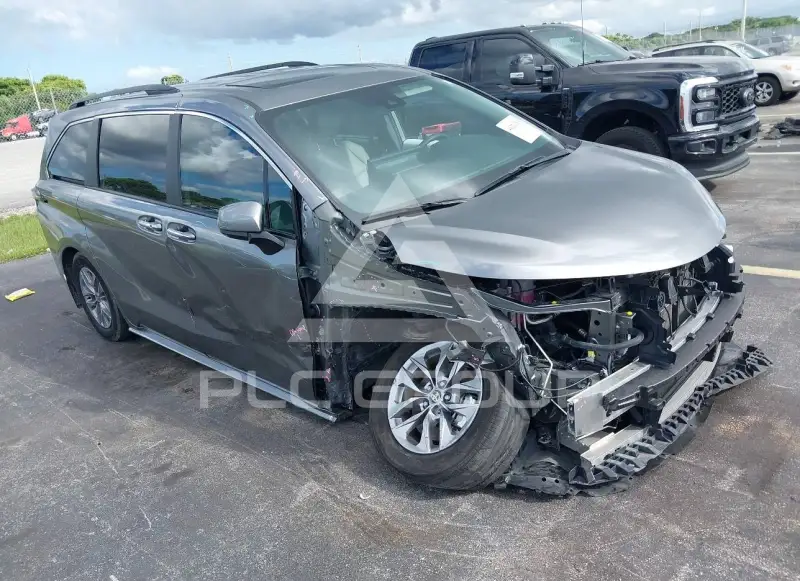 2026 Toyota SIENNA photo