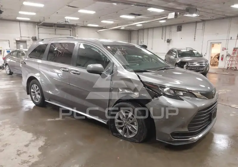 2026 Toyota SIENNA фото