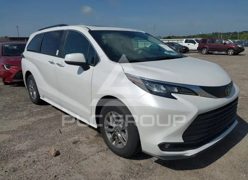 2026 Toyota SIENNA photo
