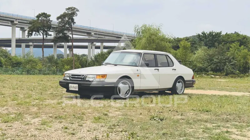 1993 SAAB 900