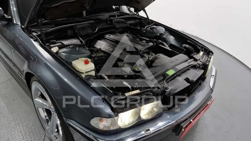 2001 BMW 728