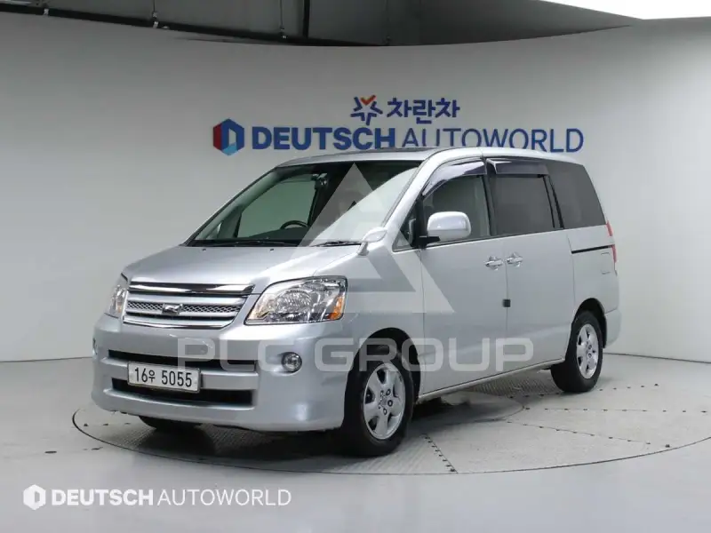 2005 Toyota Noah