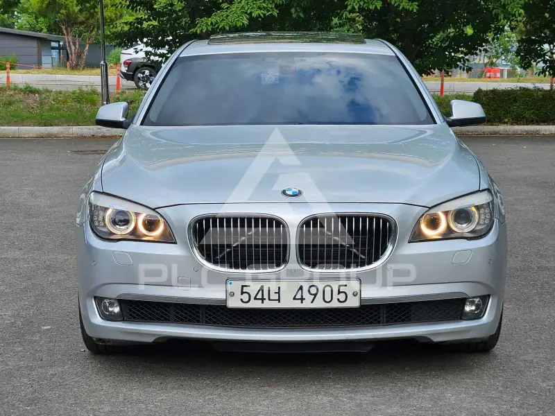 2010 BMW 740