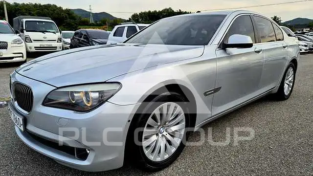 2010 BMW 740