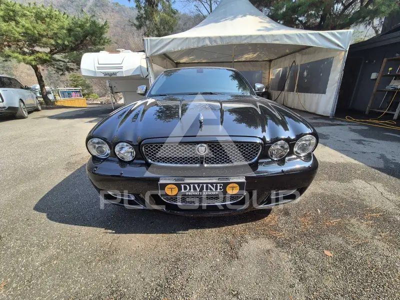 2010 Jaguar XJR