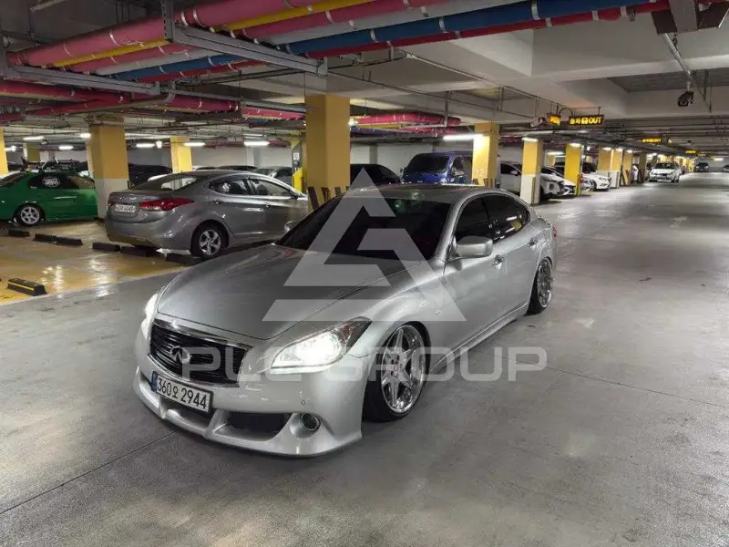 2011 Infinity M30