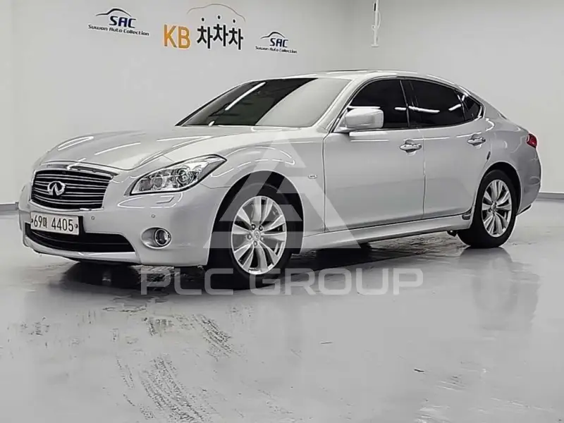 2011 Infinity M30