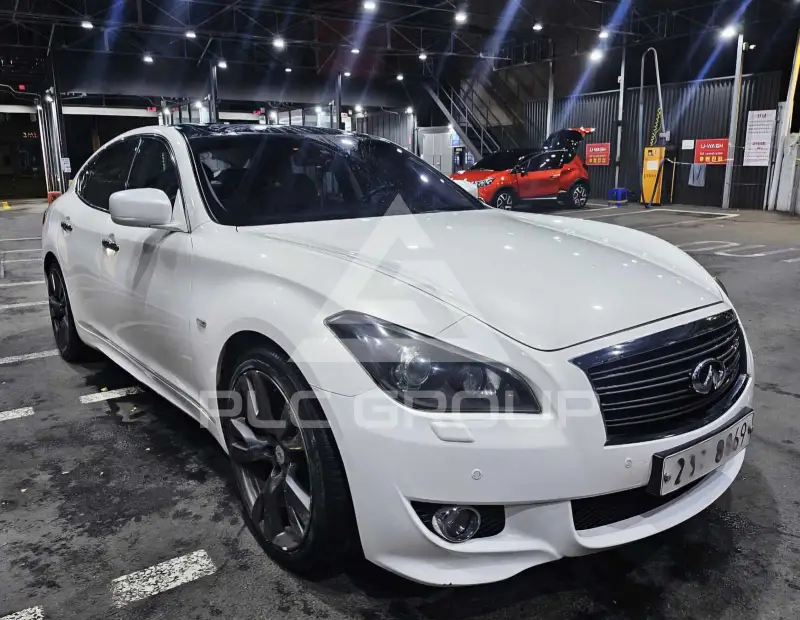2011 Infinity M30