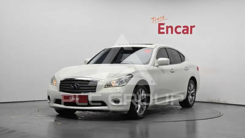 2013 Infinity M30