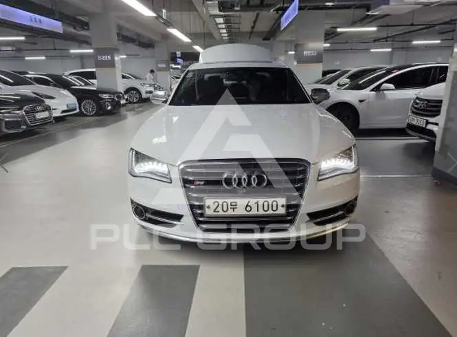 2014 Audi S8