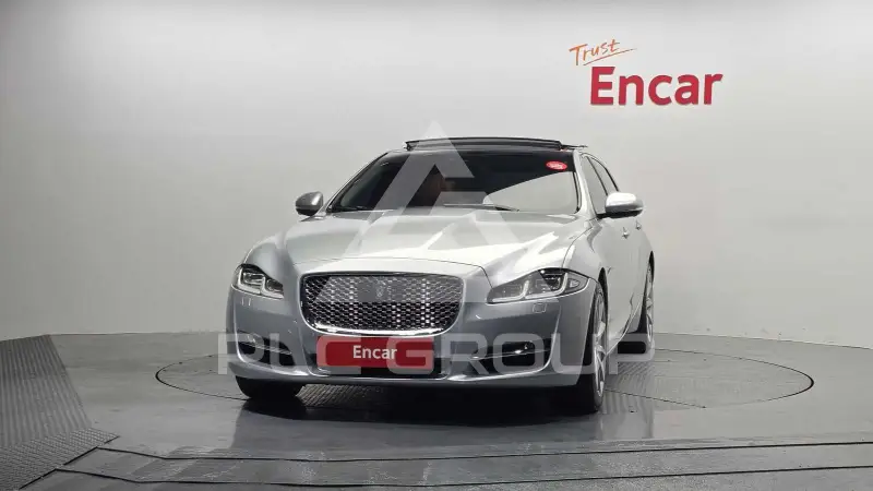 2017 Jaguar XJ
