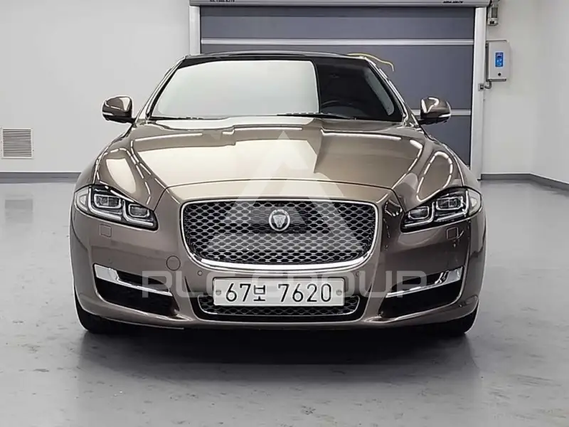 2017 Jaguar XJ