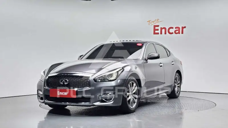 2017 Infinity Q70