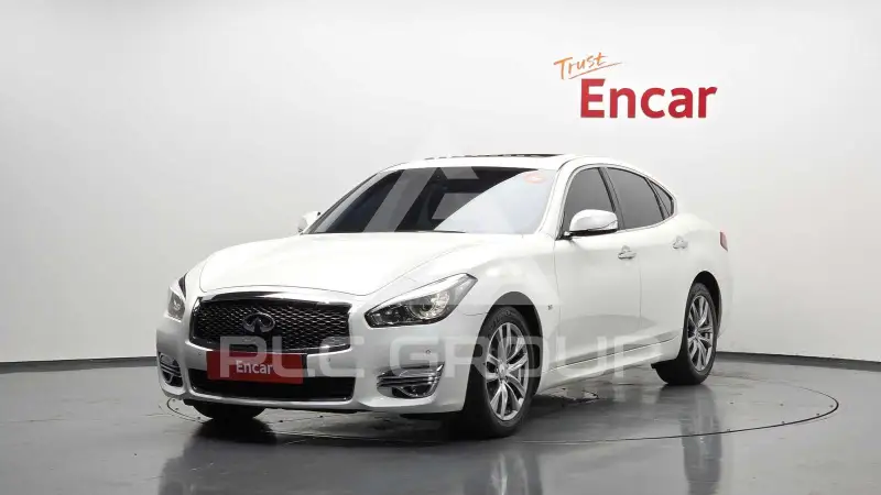 2017 Infinity Q70