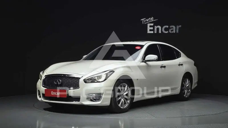 2017 Infinity Q70
