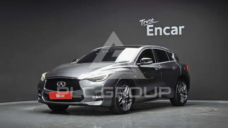 2017 Infinity Q30