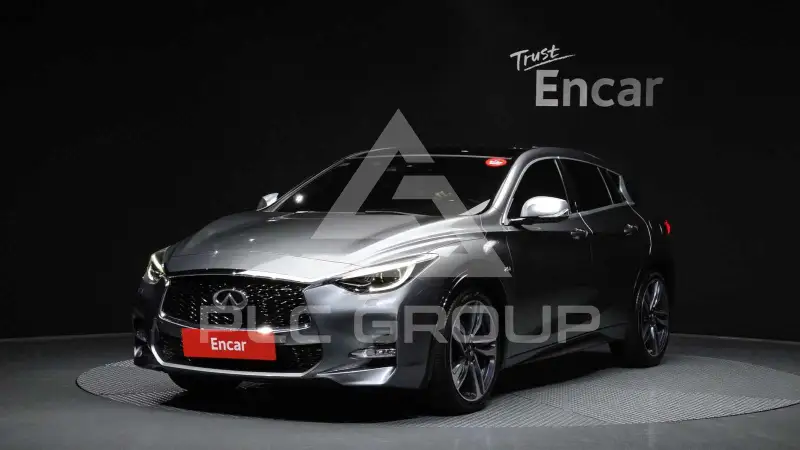 2017 Infinity Q30