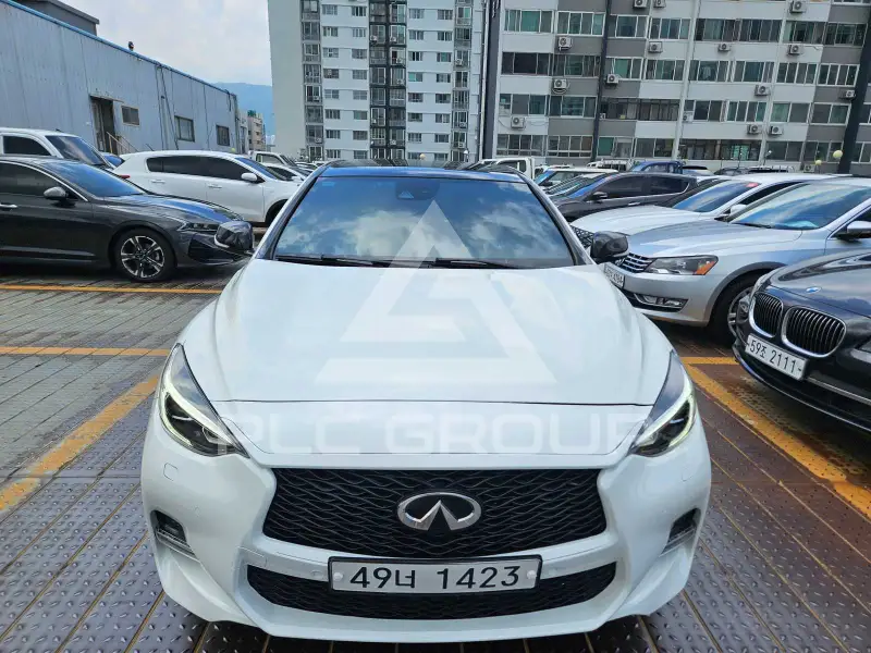 2017 Infinity Q30