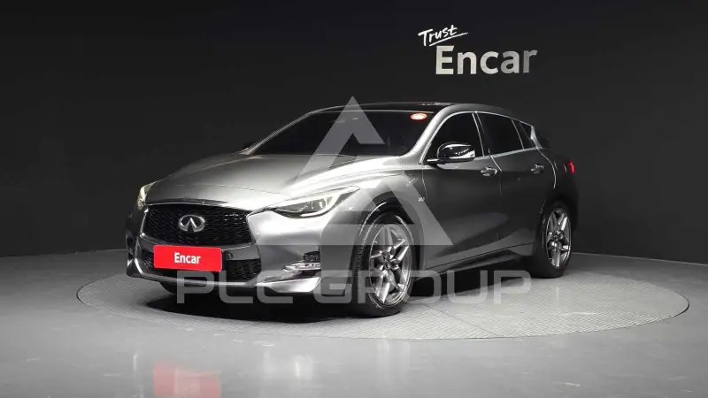 2017 Infinity Q30