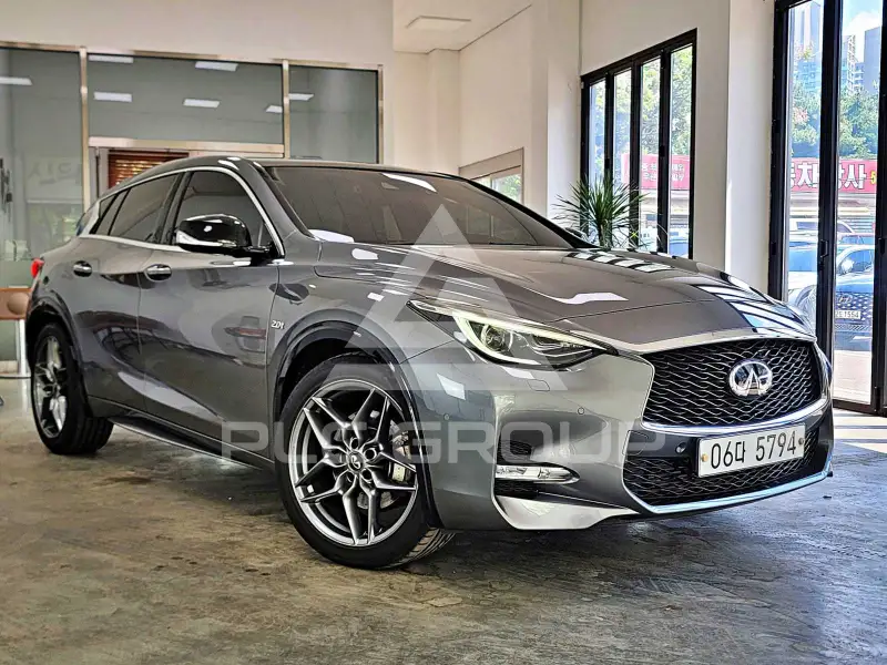 2017 Infinity Q30