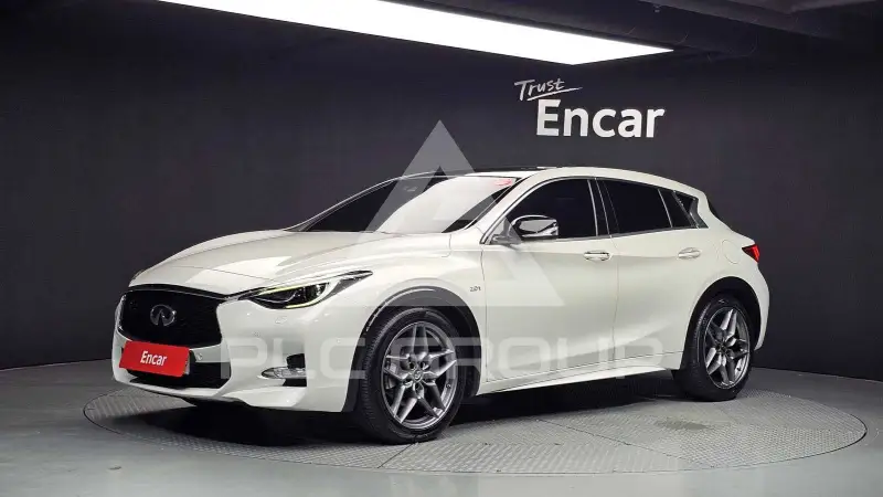 2017 Infinity Q30