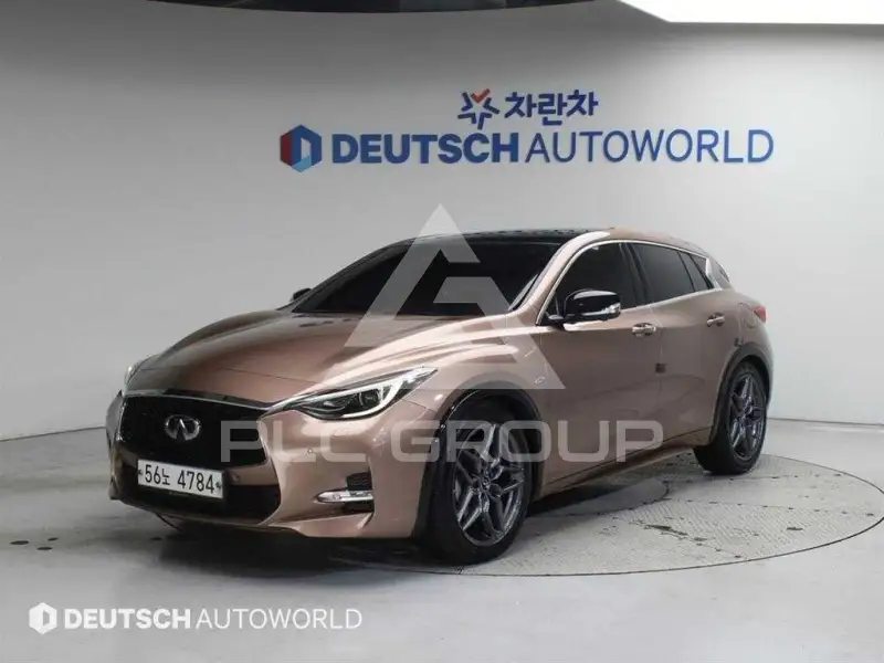 2017 Infinity Q30