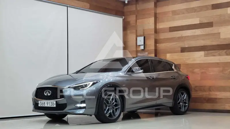 2017 Infinity Q30