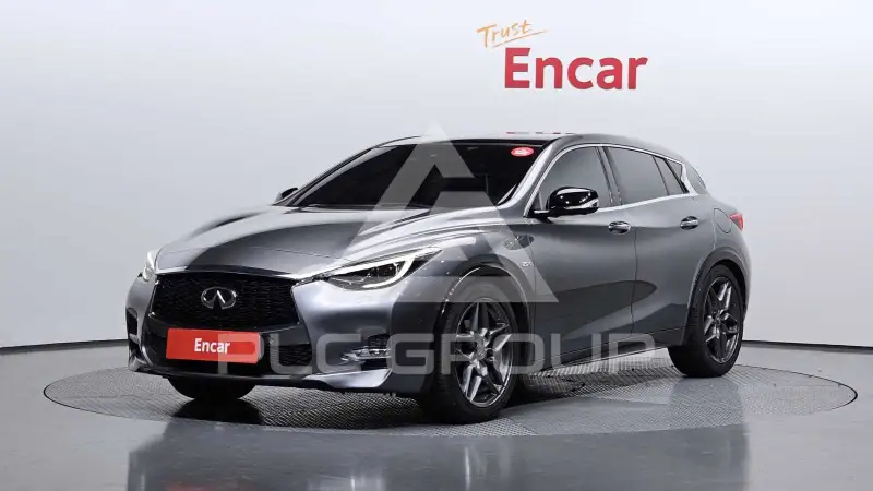 2017 Infinity Q30