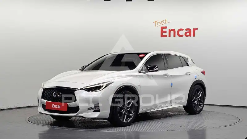 2017 Infinity Q30
