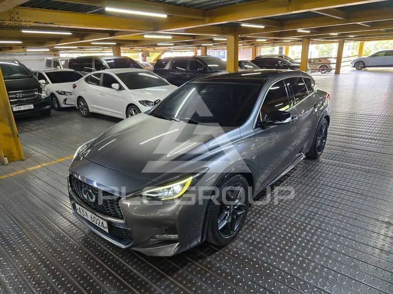 2017 Infinity Q30