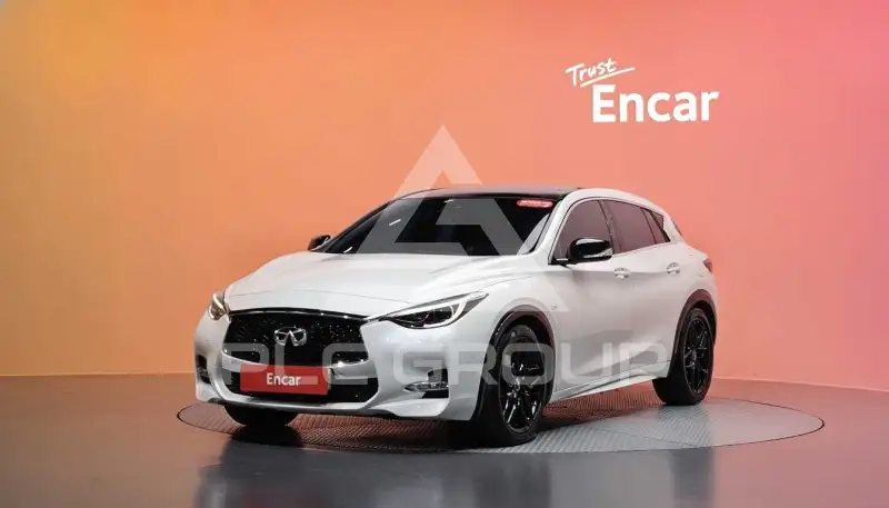 2017 Infinity Q30