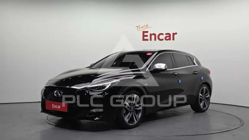 2017 Infinity Q30