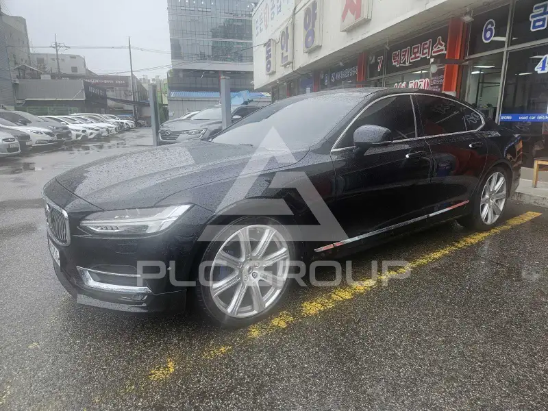 2017 Volvo S90