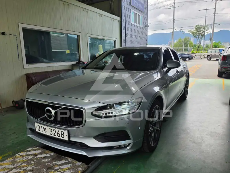 2017 Volvo S90