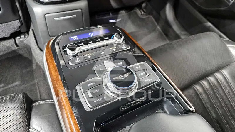2017 Genesis G90