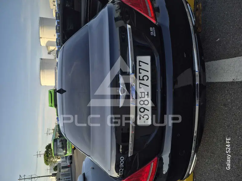 2017 Genesis EQ900