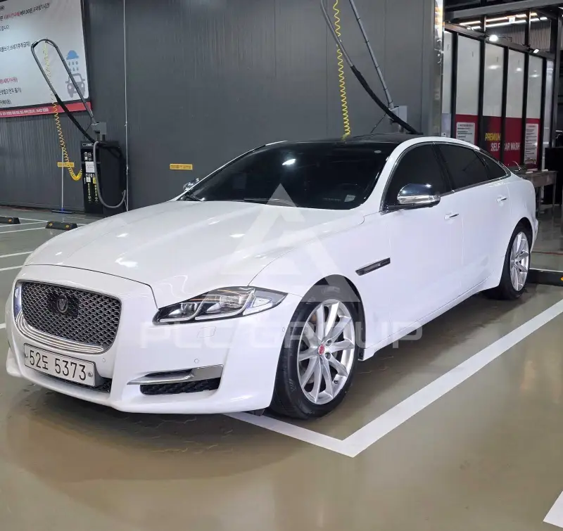 2017 Jaguar XJ