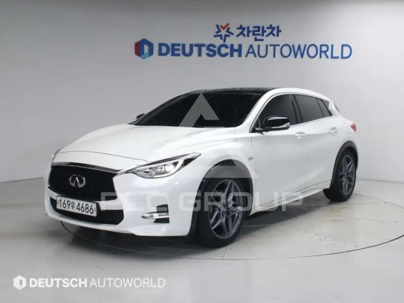 2017 Infinity Q30