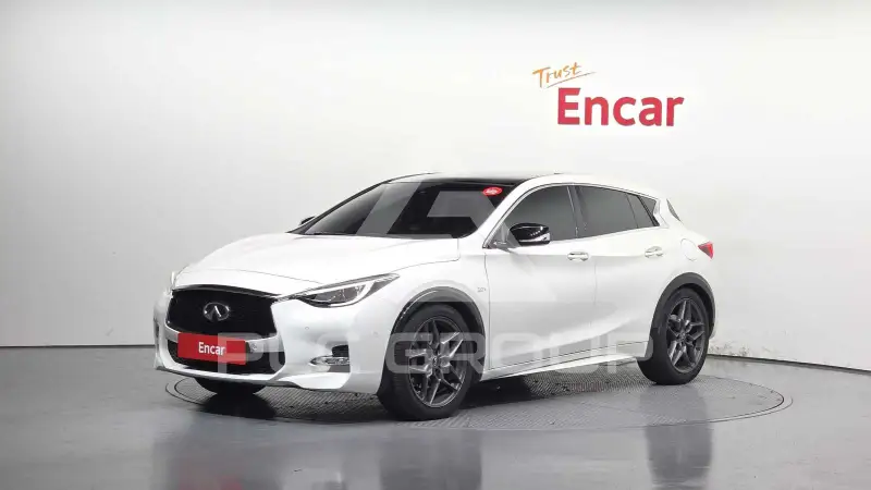 2017 Infinity Q30