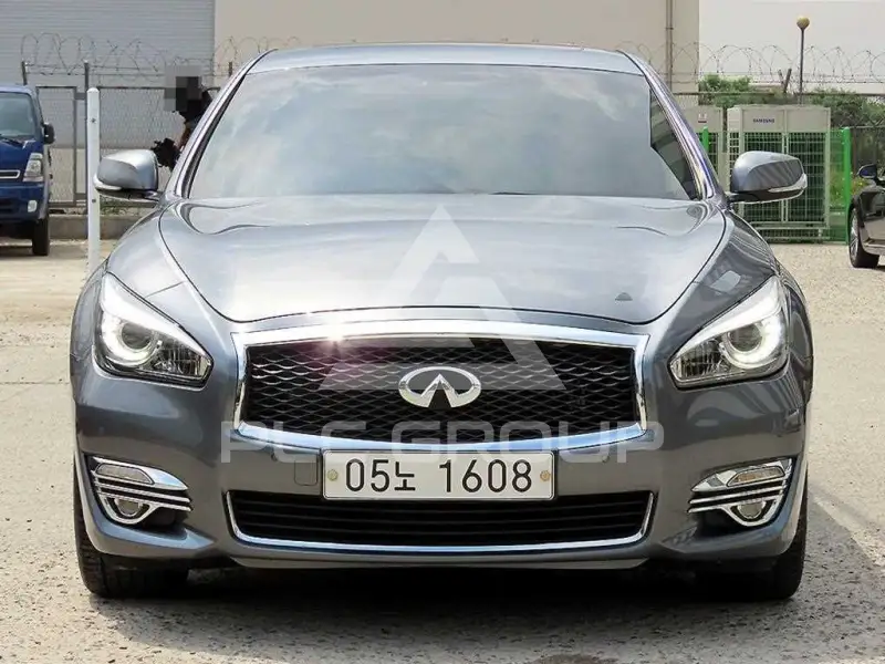 2017 Infinity Q70