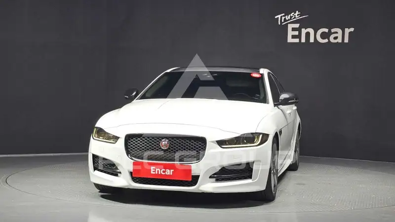 2018 Jaguar XE