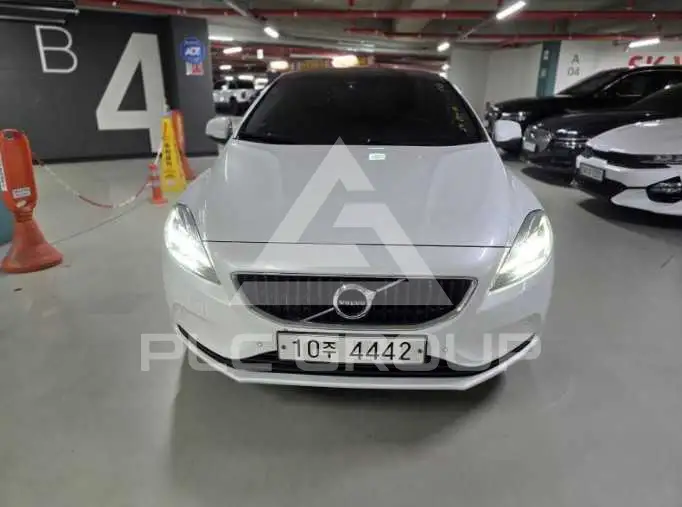 2018 Volvo V40