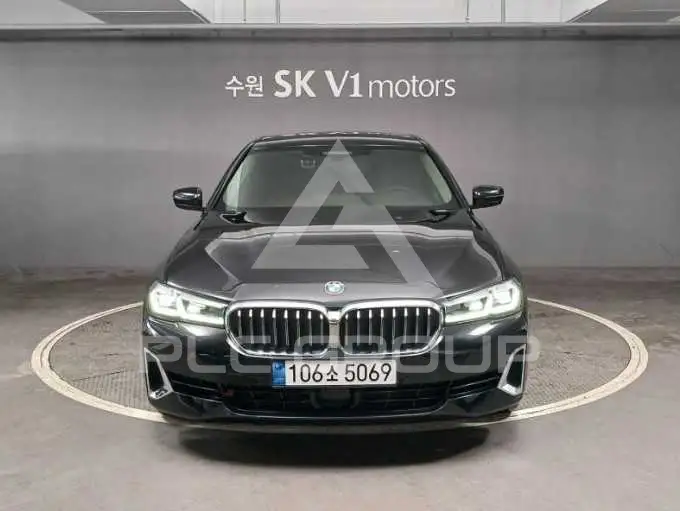 2021 BMW 520