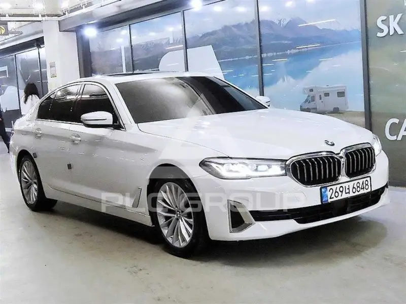 2021 BMW 523