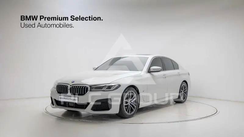 2022 BMW 520M