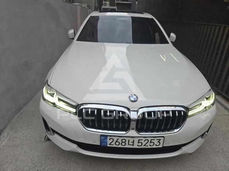 2022 BMW 520